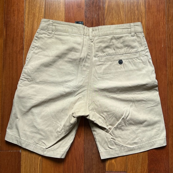 H&M khaki shorts (28) - Picture 2 of 2